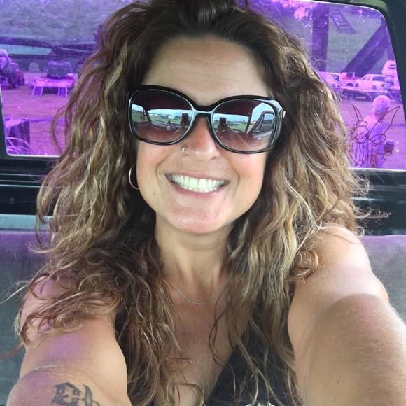 Meet your Posher, Renée - Picture 1 of 1